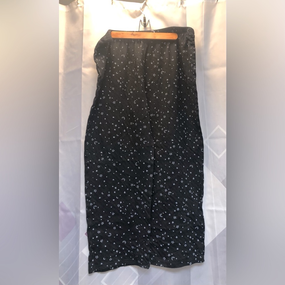 Croft & Barrow Women’s black ‘starry night’ sleep pants, 1X - Picture 2 of 4